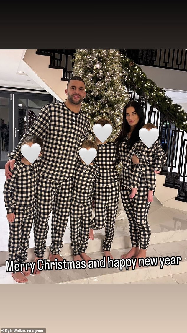Кайл Уокер продемонстрировал совместное выступление со своей бывшей женой Энни Килнер, когда они праздновали Рождество вместе со своими четырьмя детьми.